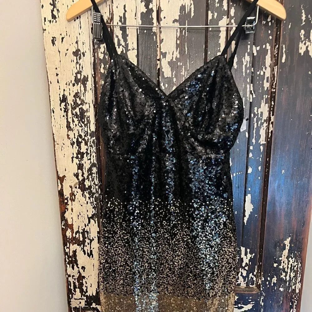 NWT women’s GUESS SL Kara sequin Ombre Dress. Size XS color is jet Black/Gold.